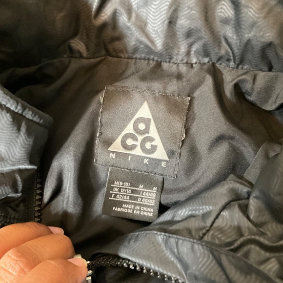Nike ACG Black Quilted Jacket Size Medium - Picture 5 of 9